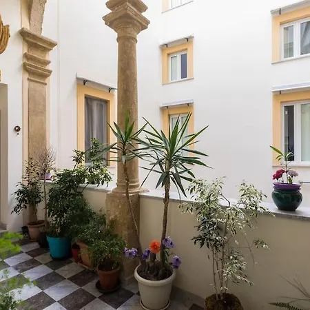 Luxury Bnb Queen Apartment